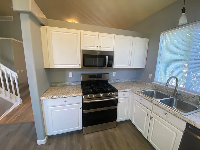 8665 Cloverleaf Cir — Photo 15