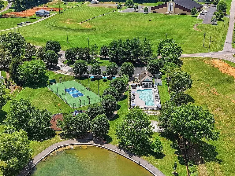 360 Lochmere Dr — Photo 10