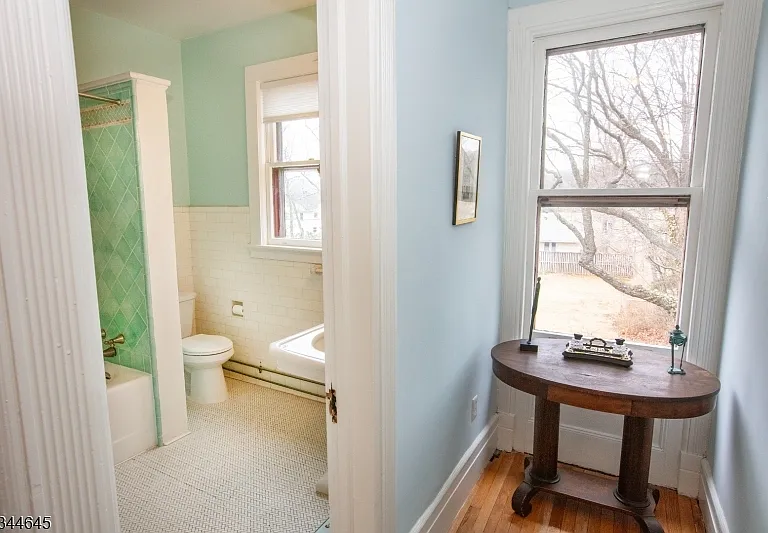 110 Montclair Ave — Photo 38