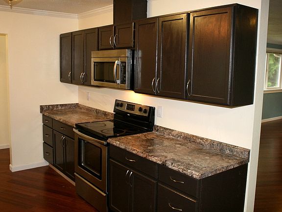 3rd image of 2540 Parkwood Dr SE