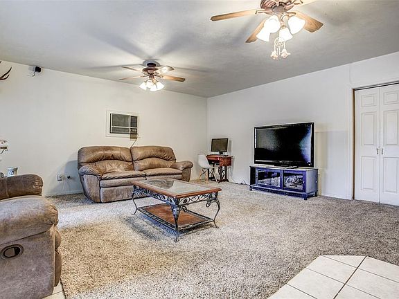 3rd image of 408 NW Newton Dr
