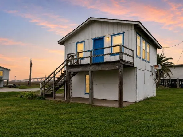 415 Treaty Dr, Surfside Beach, TX 77541