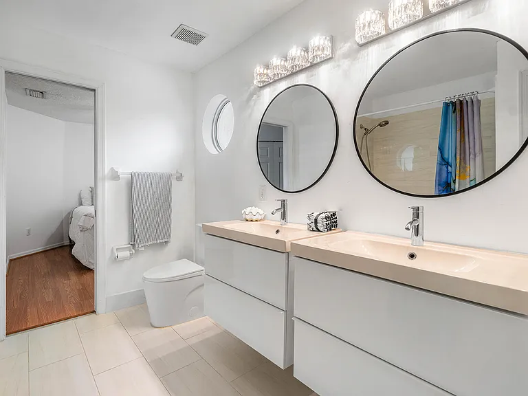 7087 NW 78th Pl — Photo 28