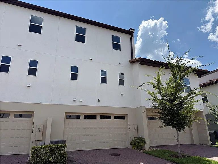 13641 Larkton Ln — Photo 33