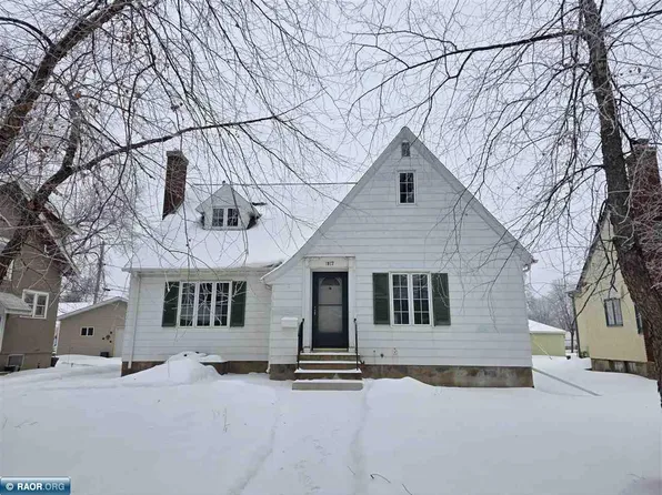 1927 11th Ave E, Hibbing, MN 55746