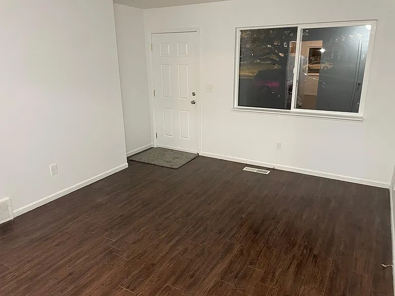 720 Armstrong Rd — Photo 3