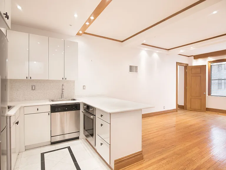 145 W 58th St #7K — Photo 6