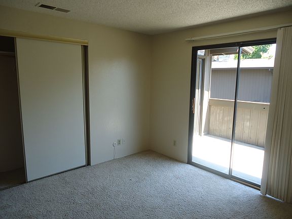 4th image of 913 Fulton Ave APT 424