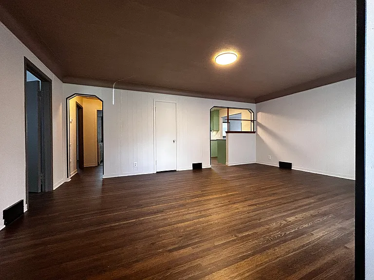 571 W County Rd E #W — Photo 4