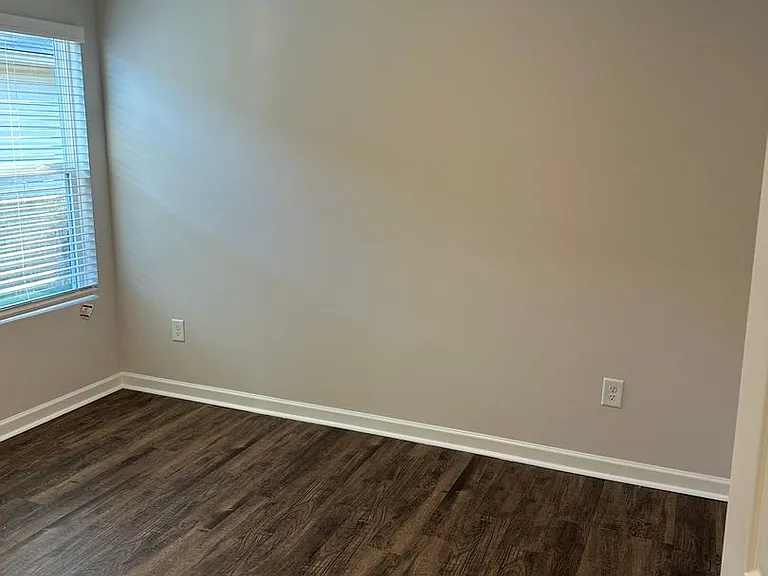 609 Savannah St — Photo 12