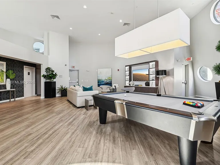 6000 Collins Ave #517 — Photo 25