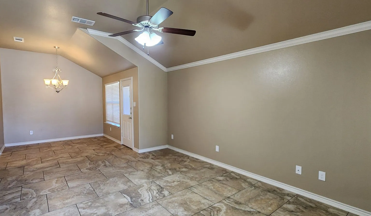 3 bedroom 2 bath Duplex off Bunny Trail Killeen — Photo 2