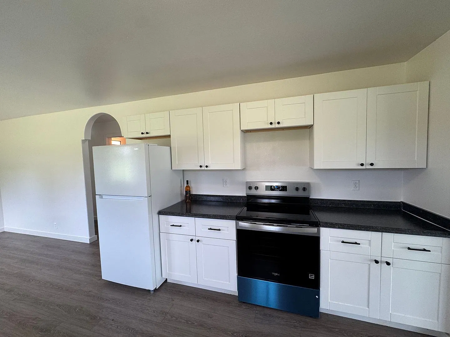 Spacious 3 Bedroom / 2 Bath Home — Photo 3