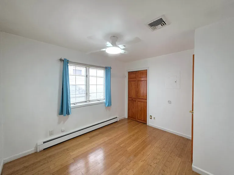 11 Rochelle Pl — Photo 14