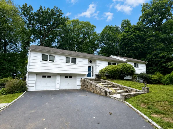 4 Nappa Ln, Westport, CT 06880