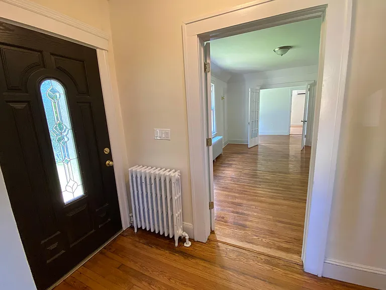 9 Nassau Rd #1 — Photo 3
