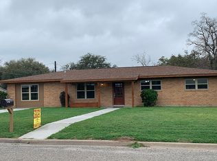 510 W Cleveland St, Cuero, TX 77954