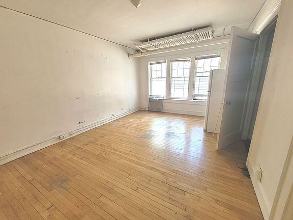 4th image of 1303 N Cass St #103