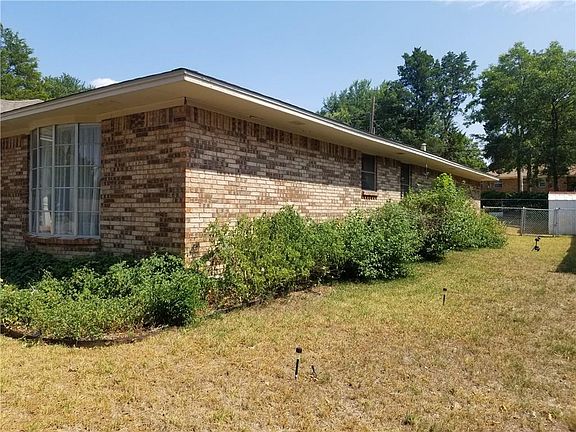 4th image of 324 Davis Dr