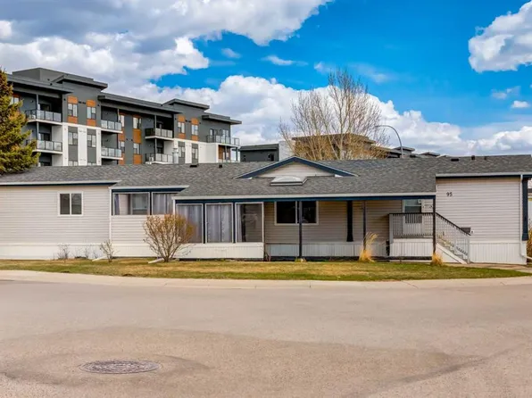 99 Arbour Lake Rd NW #95, Calgary, AB T3G 4E4