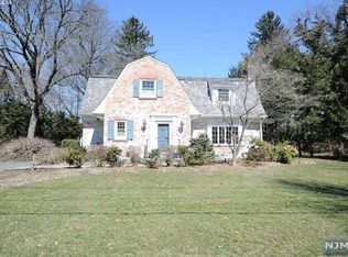 421 Hawthorne Pl, Ridgewood, NJ 07450