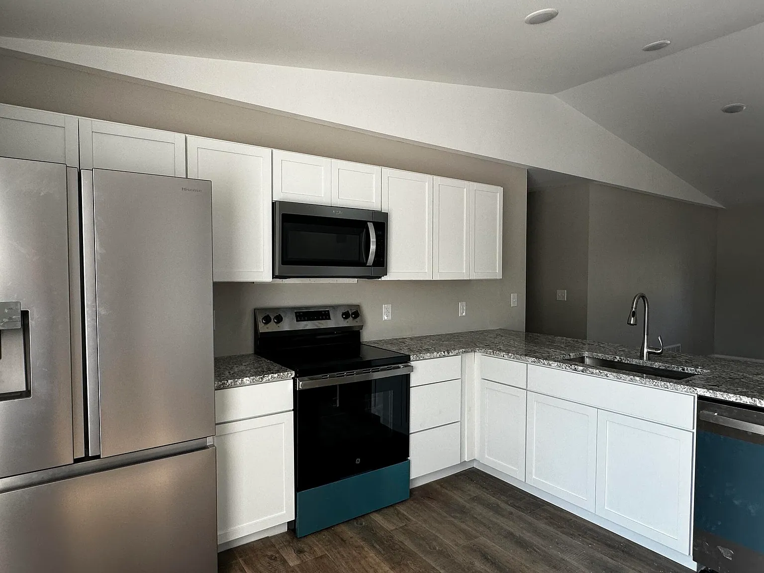 3 bed, 2.0 bath, 1200 sqft, $1,500 — Photo 2