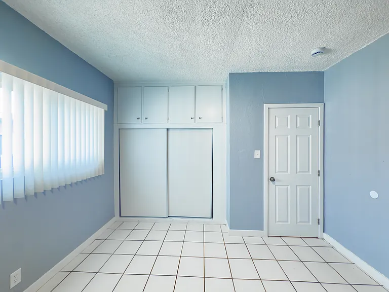 10374 Long Beach Blvd #8 — Photo 17