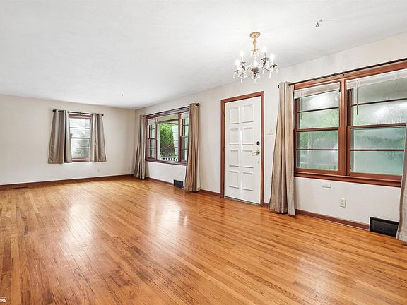 4th image of 104 W 2nd St