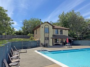 66 Omni Parc Dr, Nanuet, NY 10954