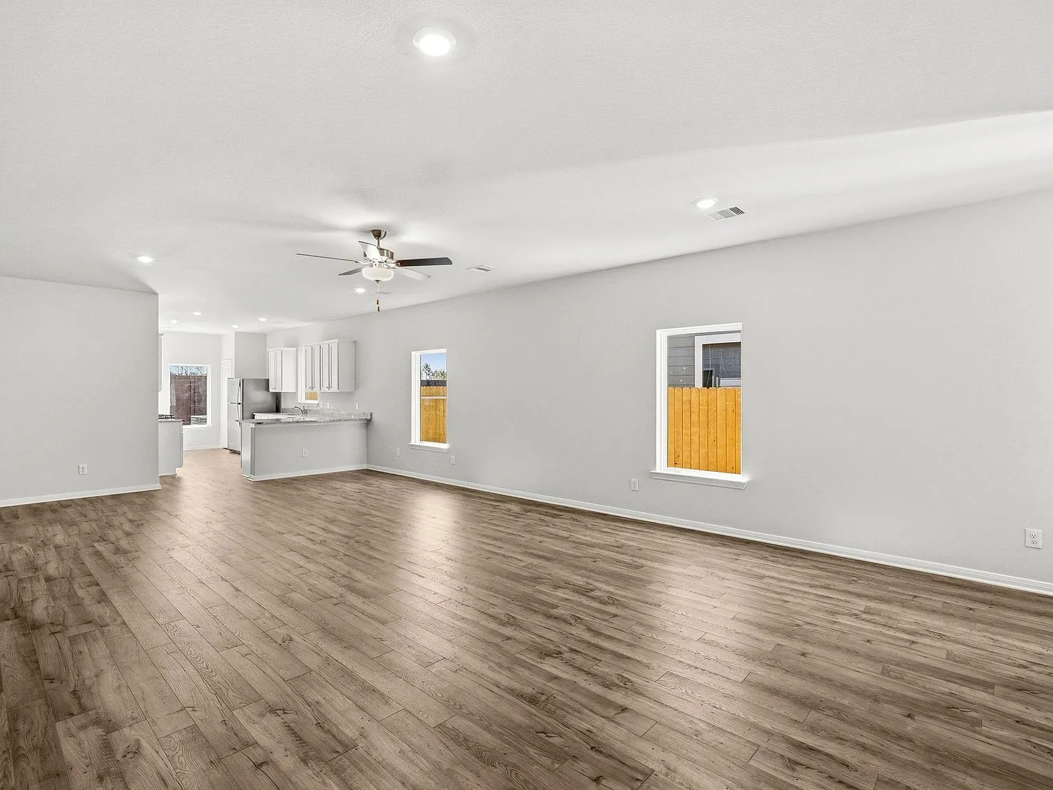 4 bed, 2.0 bath, 1852 sqft, $1,985 — Photo 4