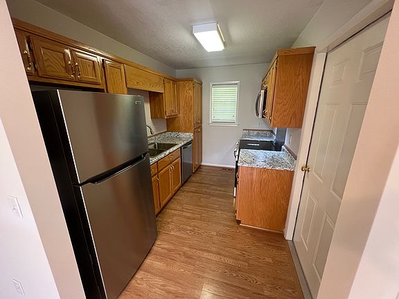5th image of 73 Valley View Manor Dr