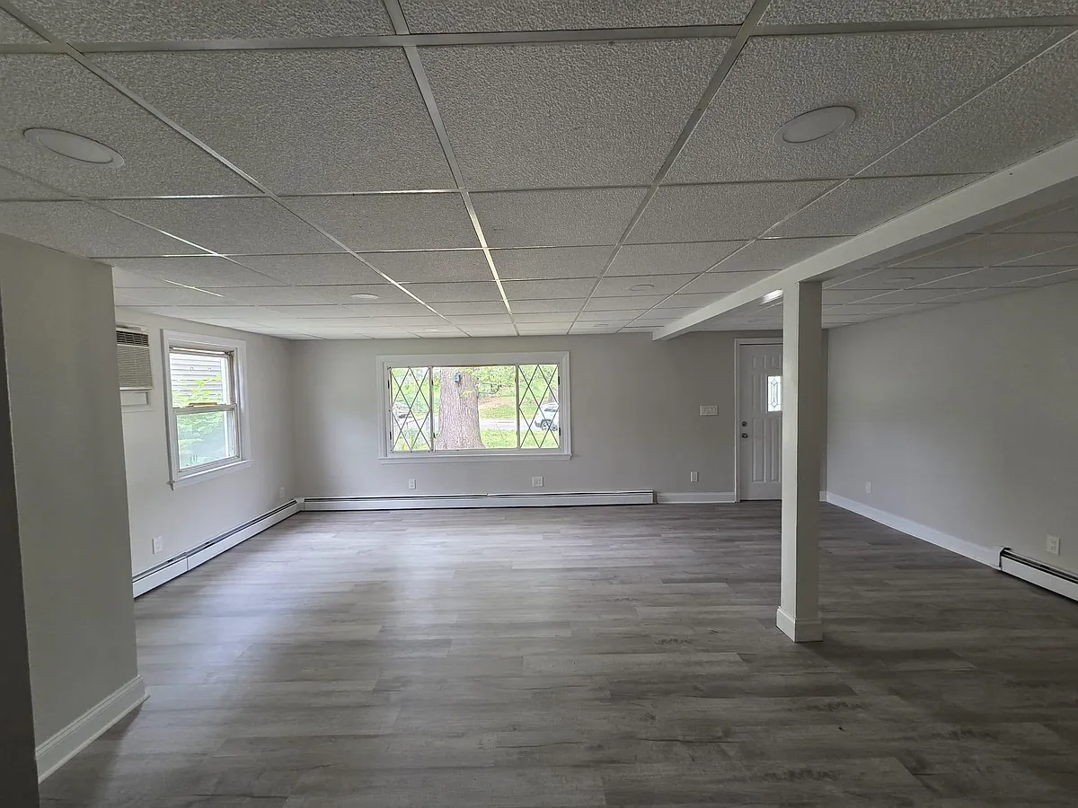 Building Photo - 104 River St #1