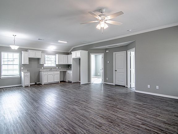 4th image of 100 Shorewood Dr