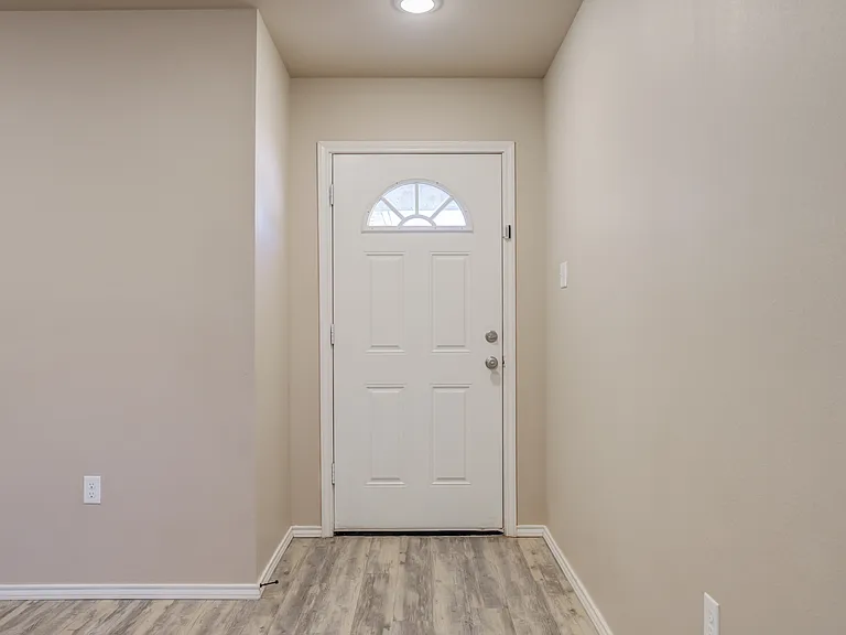 1009 Preston Trl #B — Photo 3