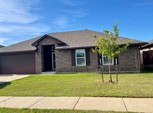 513 SW 43rd St, Moore, OK 73160