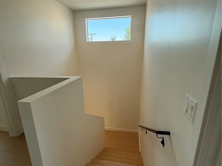 10026 Norwich Ave — Photo 9