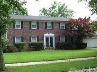 358 Royal Village Dr, Ballwin, MO