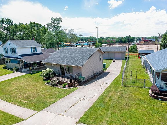 3rd image of 2353 Normandy Dr