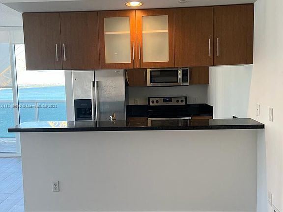5th image of 601 NE 23rd St APT 1602