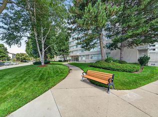 Harris Towers, Hamilton, ON L8K 6M9