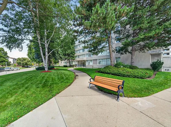 30 Harrisford St #908, Hamilton, ON L8K 6M9