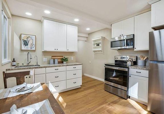 4th image of 11505 Lake Blvd