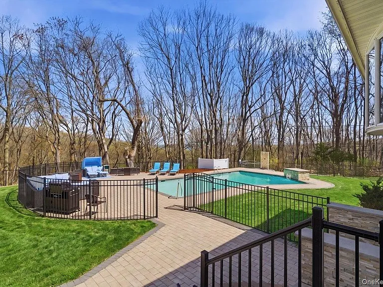263 Oyster Bay Rd — Photo 5