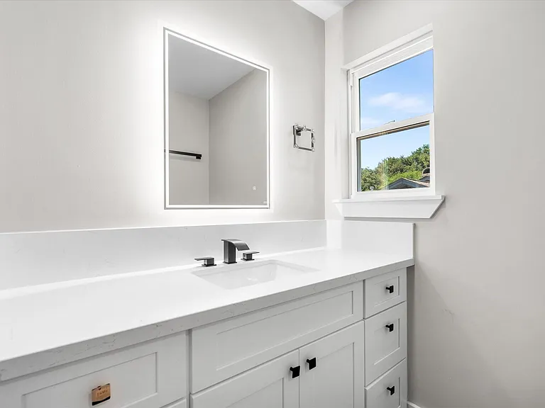 8202 Argentina St — Photo 35