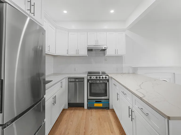 220 W 10th St #4A — Photo 8