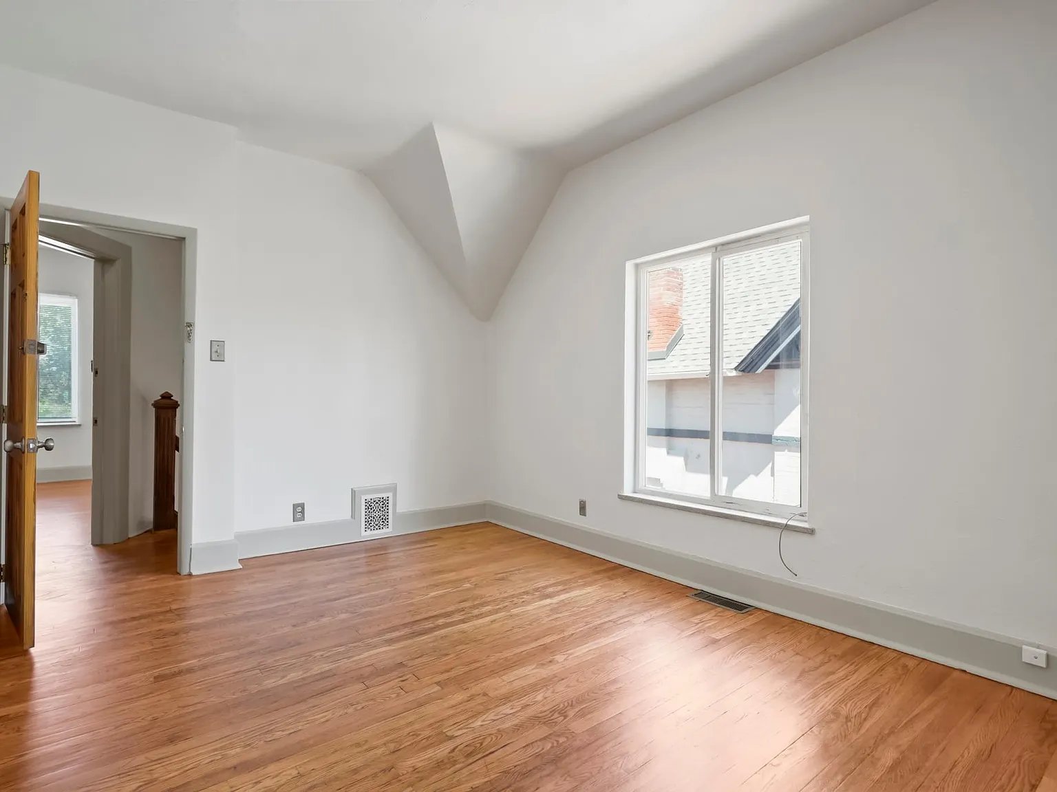 278 S Lincoln St — Photo 2