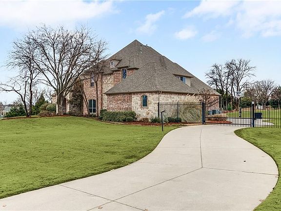 2nd image of 2615 Twelve Oaks Ln