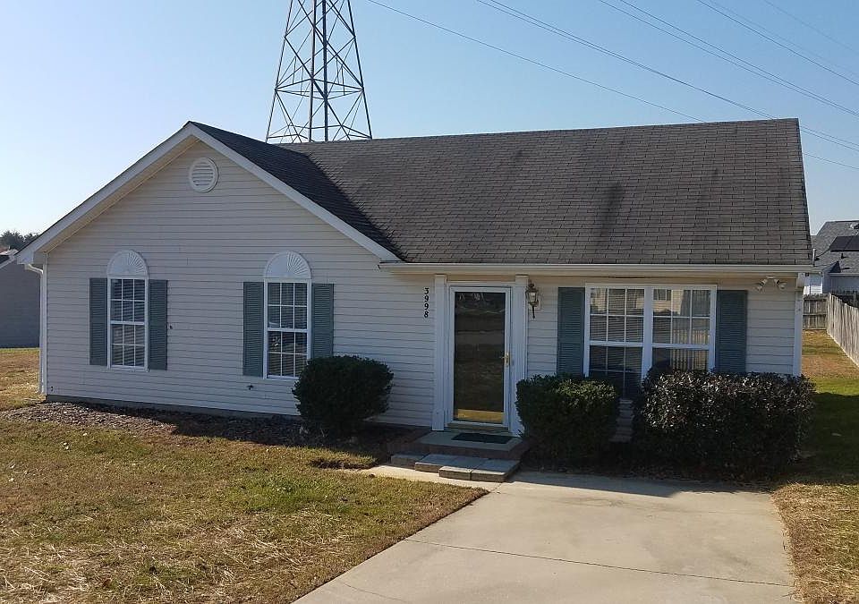 2nd image of 3998 Pelham Dr