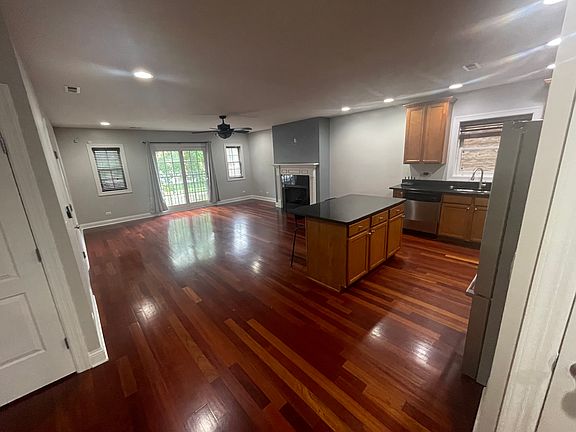 3rd image of 6835 S Cornell Ave APT 1N