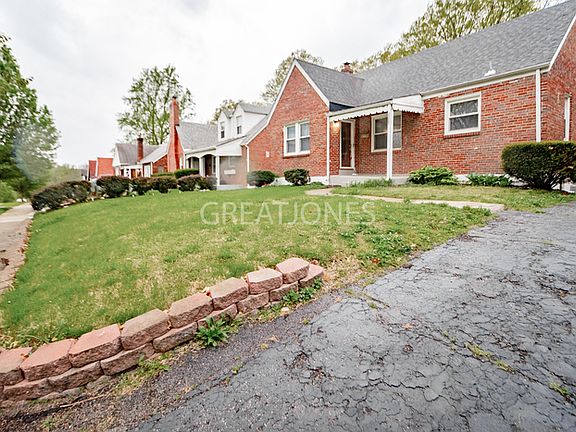 2nd image of 3831 Oakridge Blvd